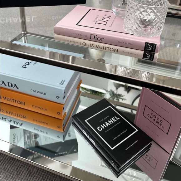 The Little Guide to Coco Chanel: Style to Live by | Chanel Coffee Table Book - Picture 10 of 11